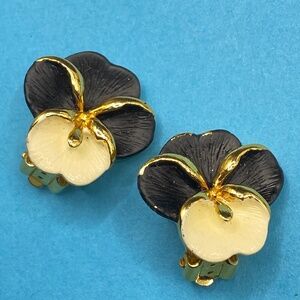 Vintage Black & White Clip On Earrings Pansy Flower Gold Tone